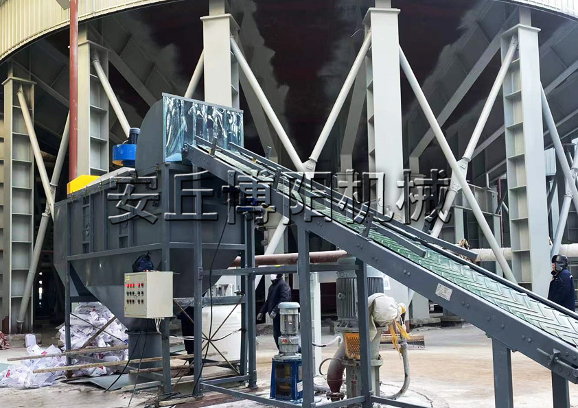 片堿自動拆包機如何實現(xiàn)拆包輸送的無塵化？