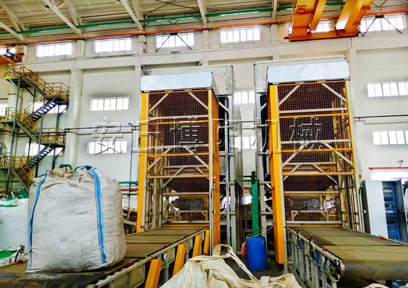 聚合硫酸鐵全自動噸袋拆包機(jī)的特點(diǎn)和應(yīng)用行業(yè)有哪些?