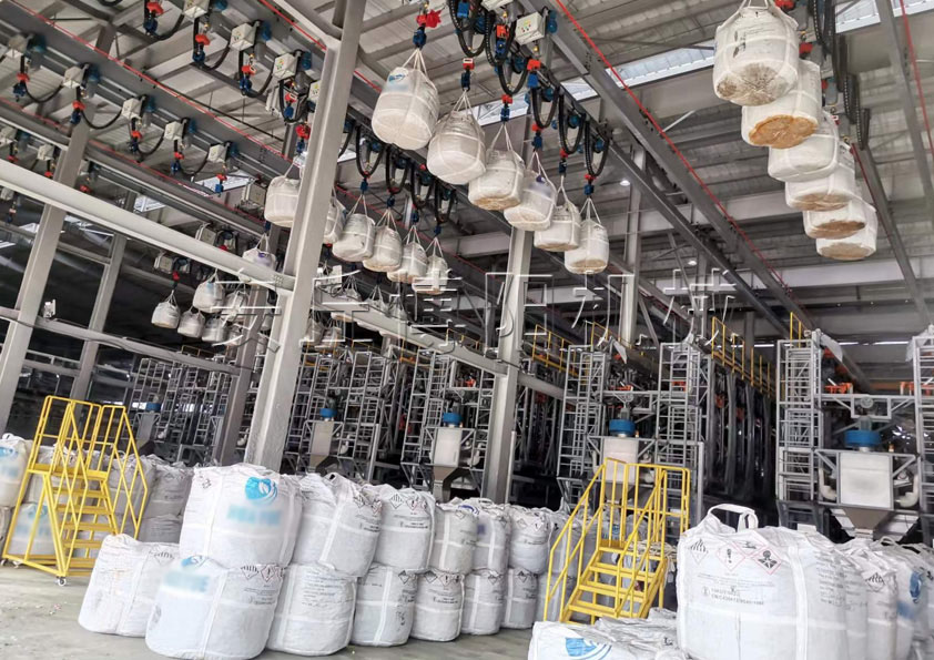 鋰電行業(yè)全自動(dòng)噸袋拆袋機(jī) 粉料全自動(dòng)噸包拆包機(jī)的優(yōu)勢