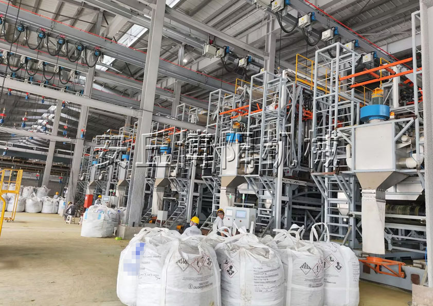 化工行業(yè)全自動(dòng)噸包拆包機(jī)的具體優(yōu)勢(shì)有哪些呢？