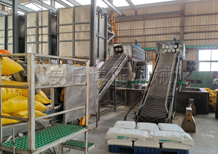 片堿自動(dòng)拆袋機(jī)應(yīng)用 堿粉自動(dòng)拆包卸料機(jī)優(yōu)勢