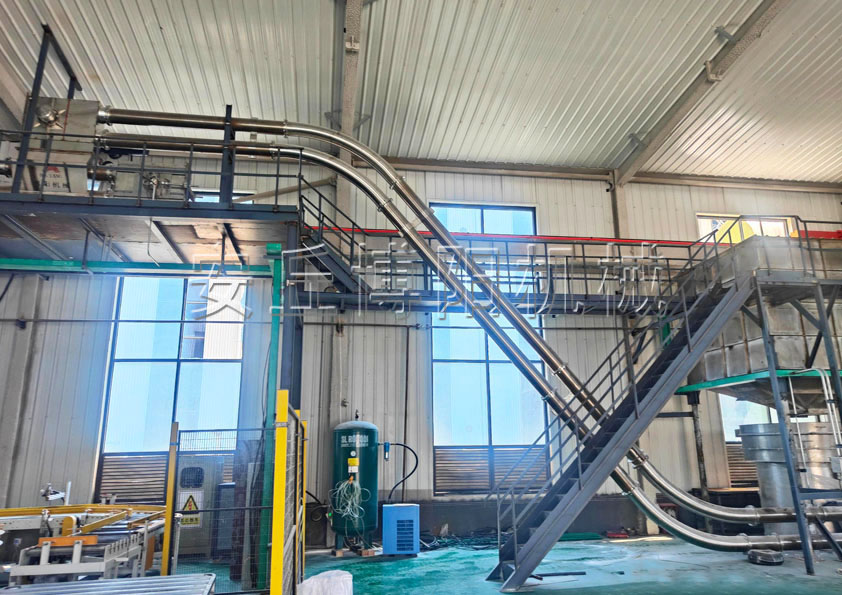 聚乙烯樹脂管鏈輸送機為什么會成為理想輸送設備？