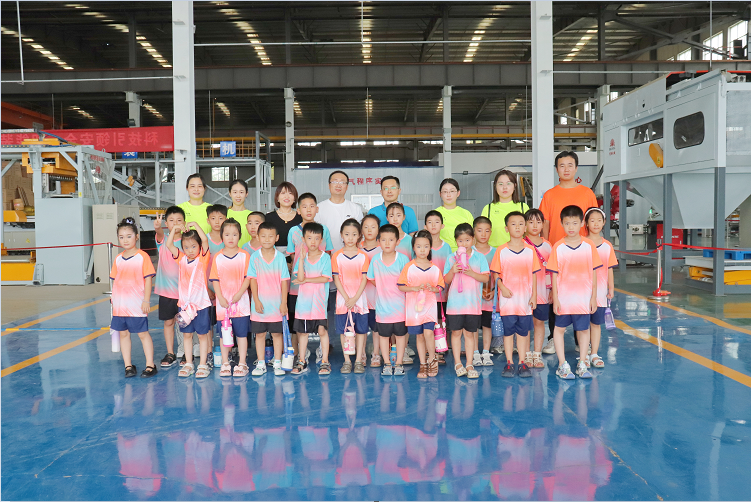 安丘市婦幼保健院“卓悅少年領(lǐng)袖心智天賦營(yíng)”小學(xué)員到博陽(yáng)機(jī)械游學(xué)參觀(guān)